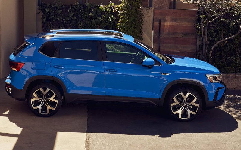 Volkswagen Taos серый