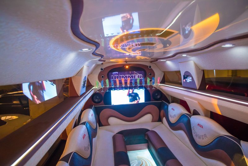 Лимузин Хаммер н2 внутри