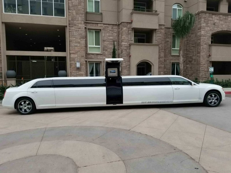 Аква лимузин