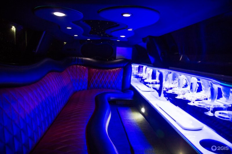 Бассейн в лимузине