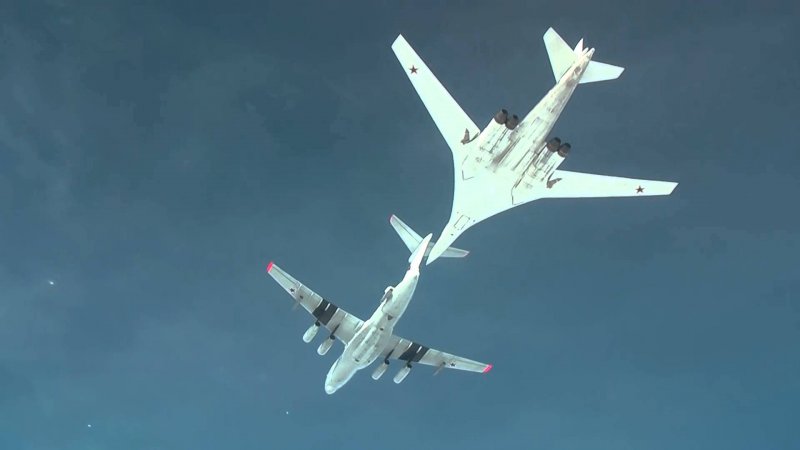 Сверхзвуковой стратегический бомбардировщик ту-160