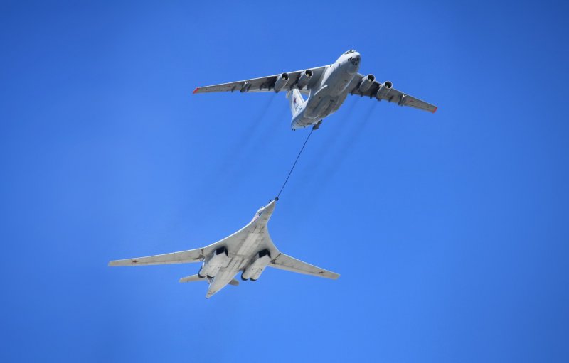 Дозаправка в воздухе ту-160