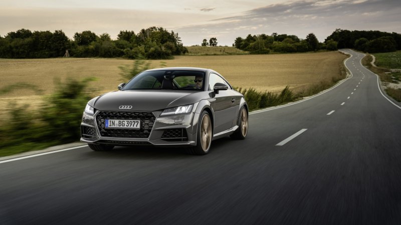 Ауди ТТ кватро 2015