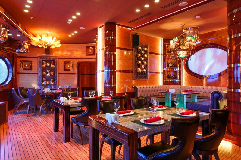 Караоке лодка Лотте Плаза