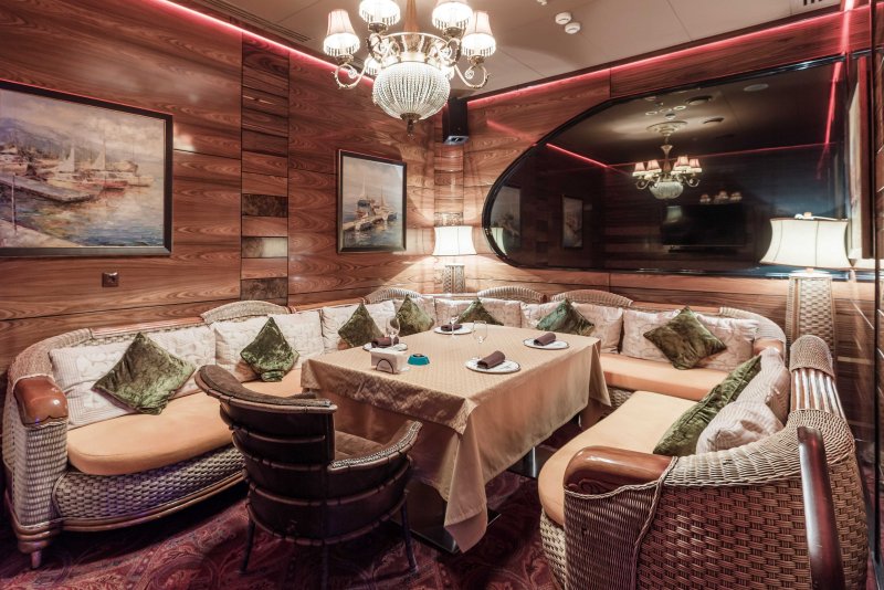 Ресторан лодка в Лотте Плаза