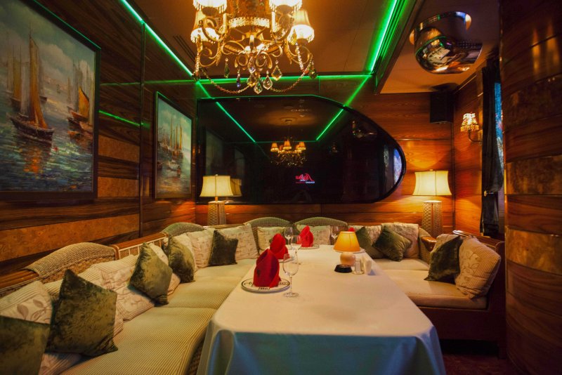 Lotte Plaza лодка