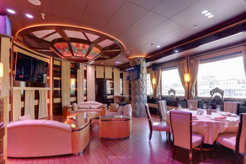 Фаланги краба в ресторане мансарда СПБ