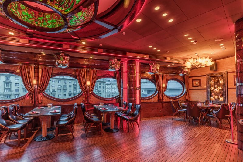 Lotte Plaza лодка