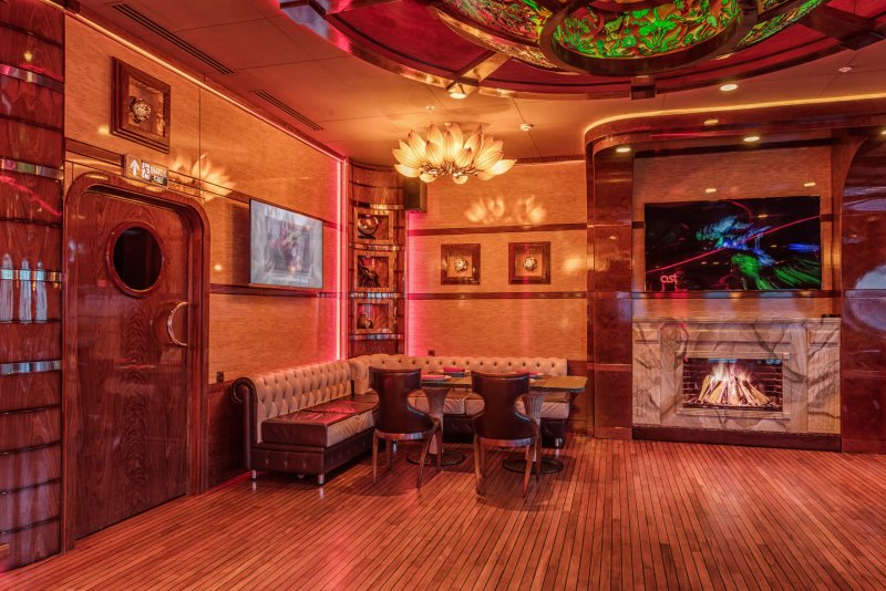 Ресторан лодка в Лотте Плаза