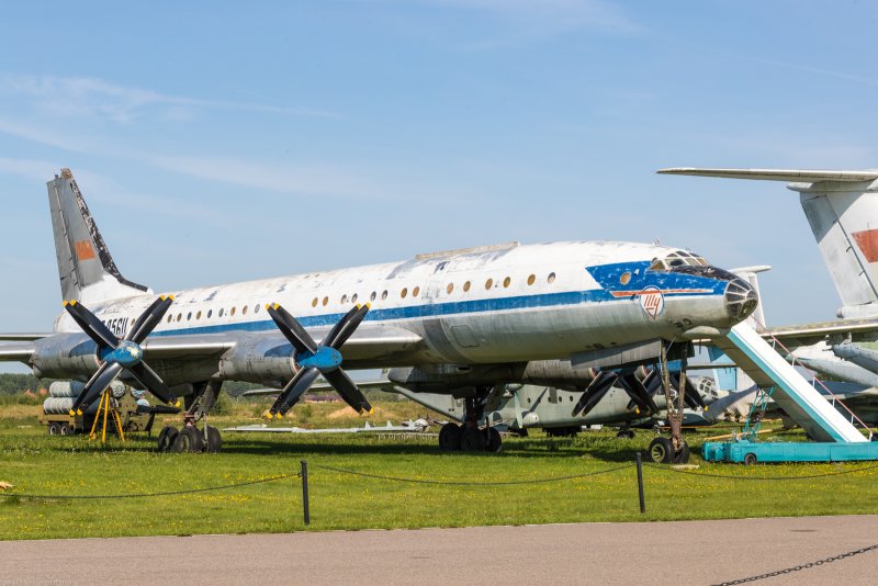 Турбовинтовой самолет ту