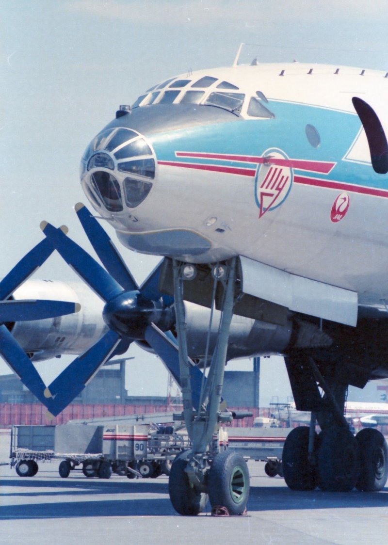 Турбовинтовой самолет ту 114