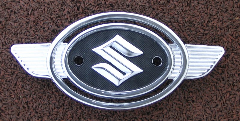 Suzuki значок