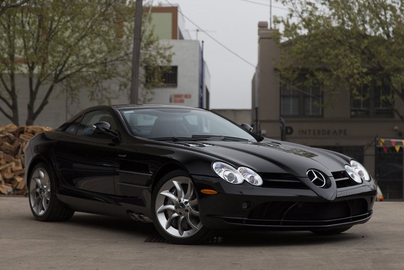 Mercedes Benz SLR MCLAREN черный