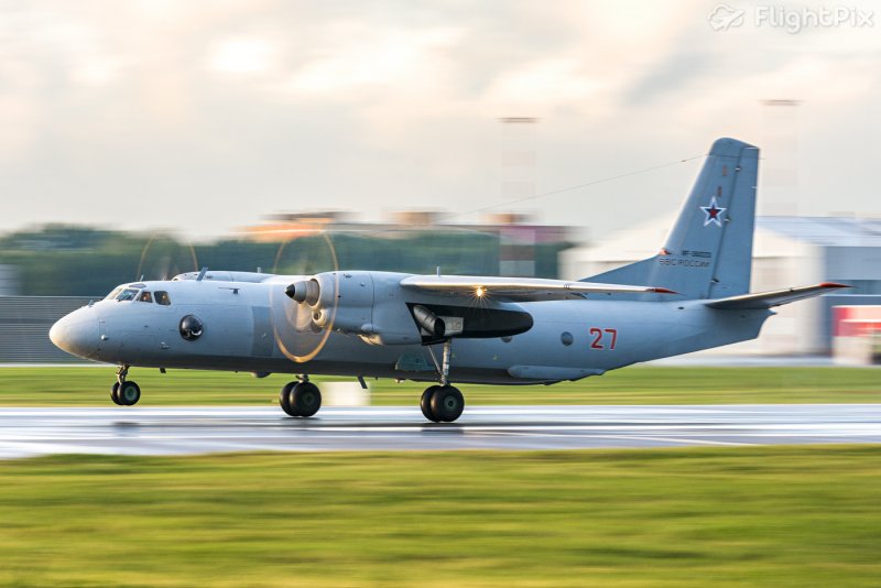 АН двухпропеллерный самолет