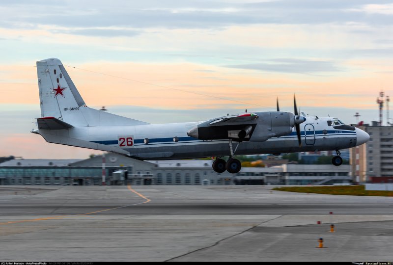 Военный транспортный самолет АН-26