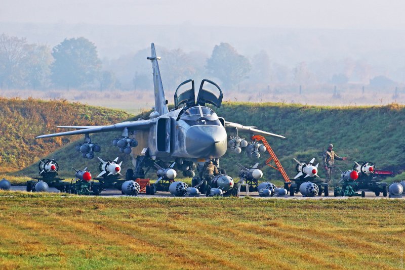 Су-24 с вооружением