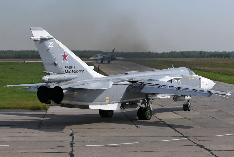 Самолет "Су-24мр"