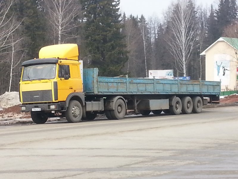МАЗ С полуприцепом 13м