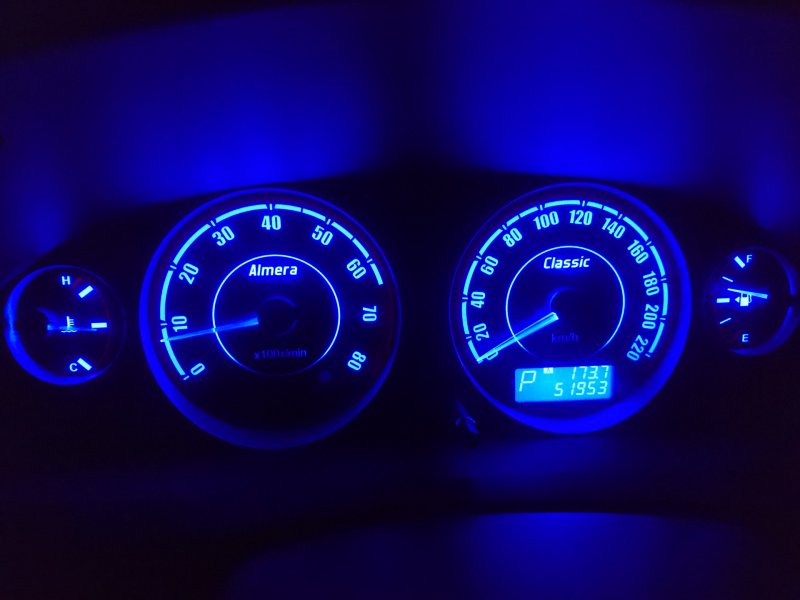 Nissan Almera приборная панель