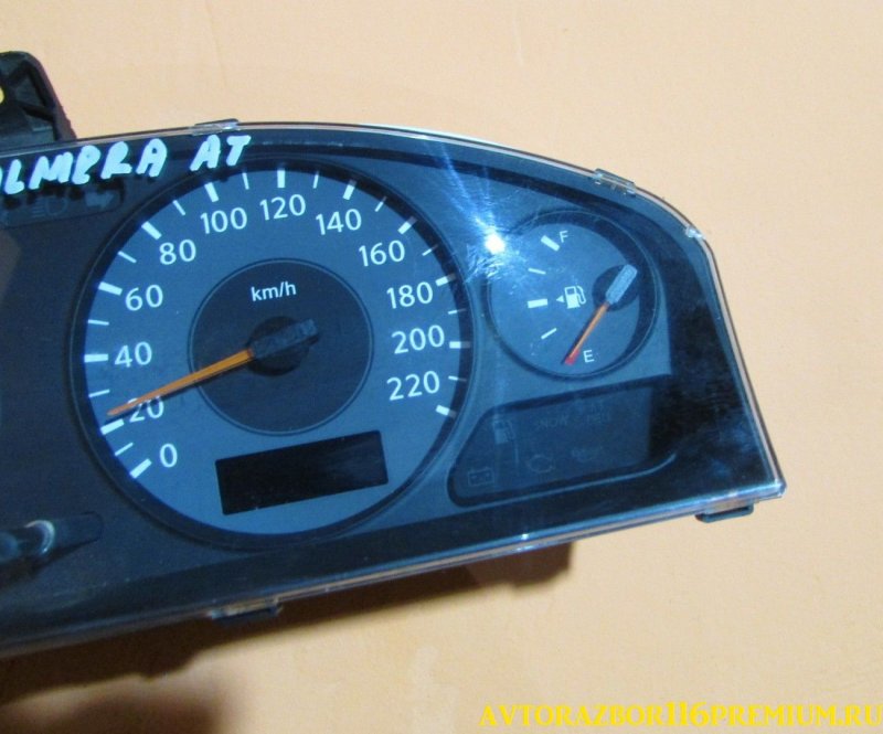 Панель Nissan Almera 2001