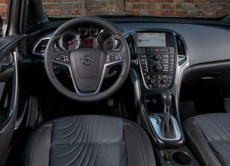 Опель Астра седан 2014 салон