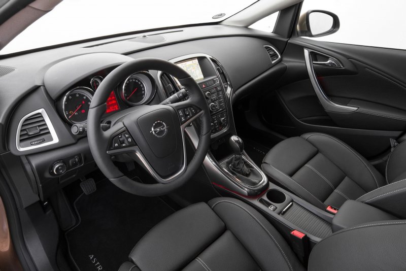 Opel Astra GTC салон