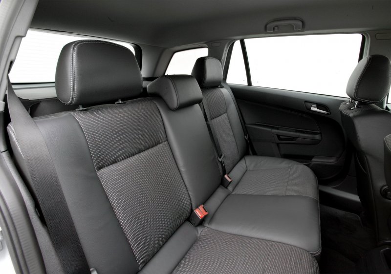 Opel Astra Sports Tourer интерьер