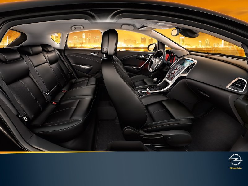 Opel Astra GTC 2012 салон