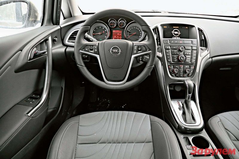 Опель Астра седан 2011 салон