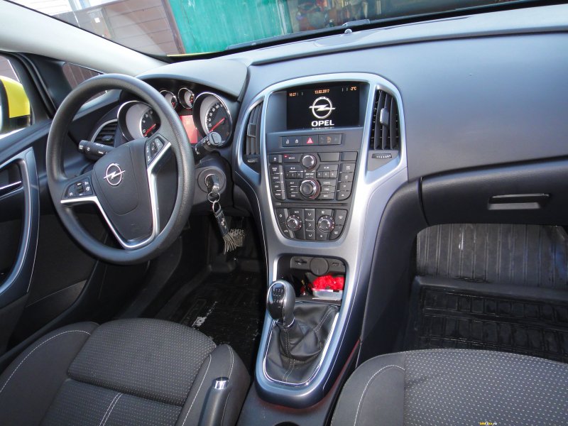 Opel Astra GTC 2007 салон