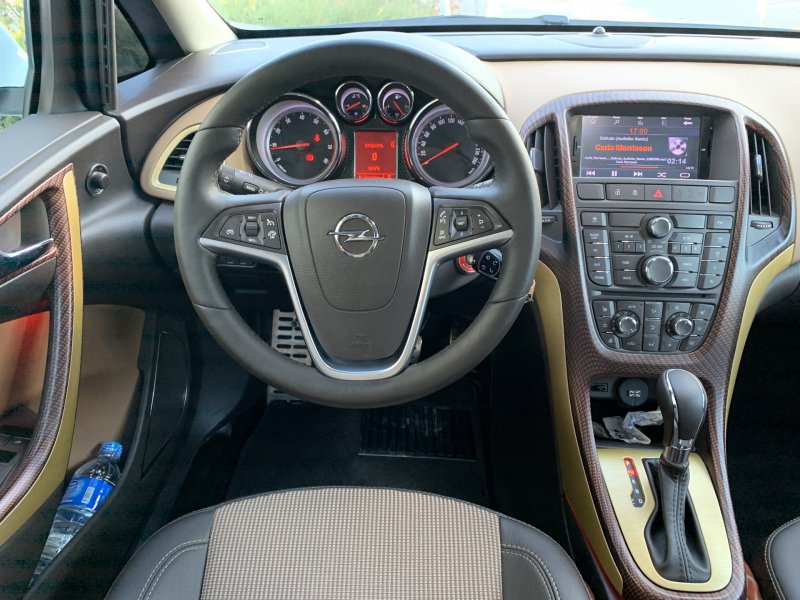 Opel Astra j 2010 салон