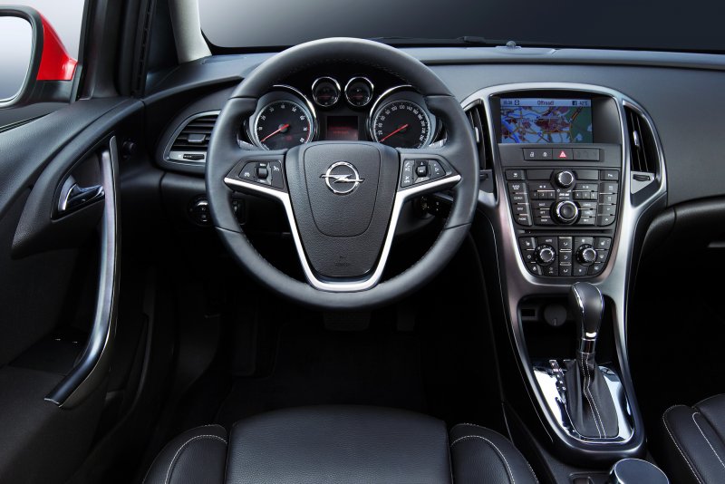 Opel Astra 2011 салон