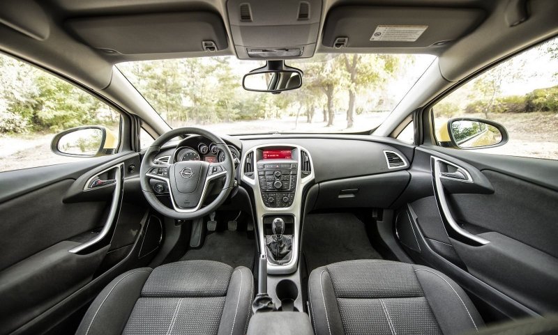 Опель Астра j 2011 хэтчбек