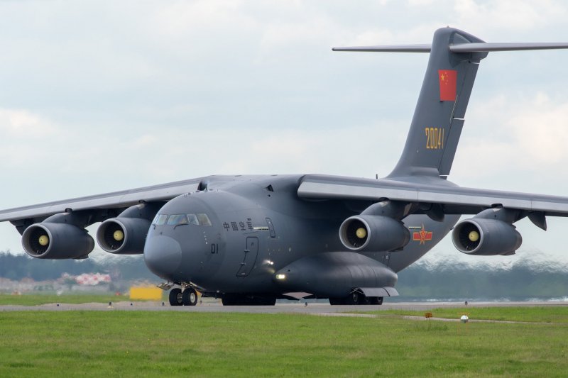 Военно-транспортный самолет США C-17