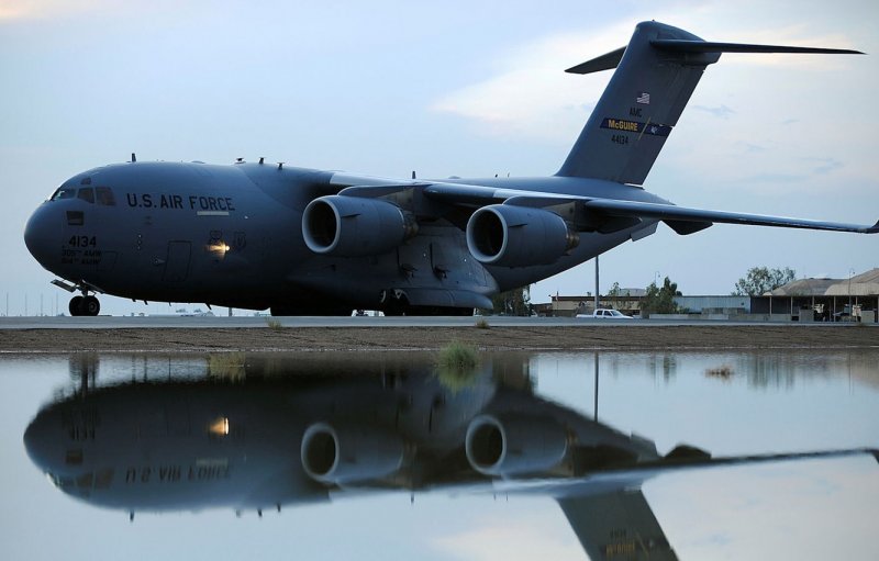 Американский грузовой самолет c17 Globemaster кабина