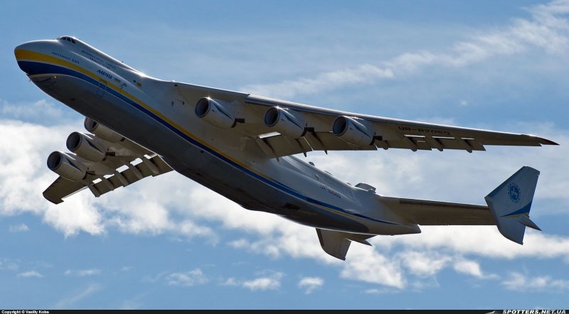 АН-124-100 крыло