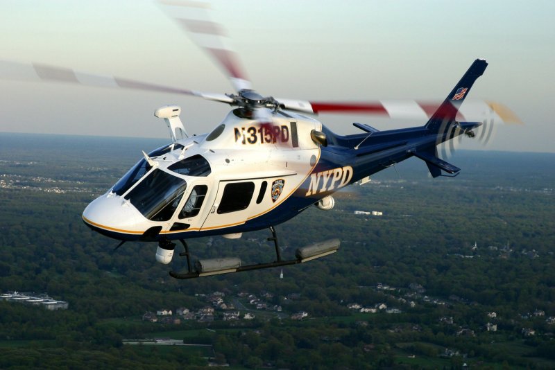 Полиция самолет