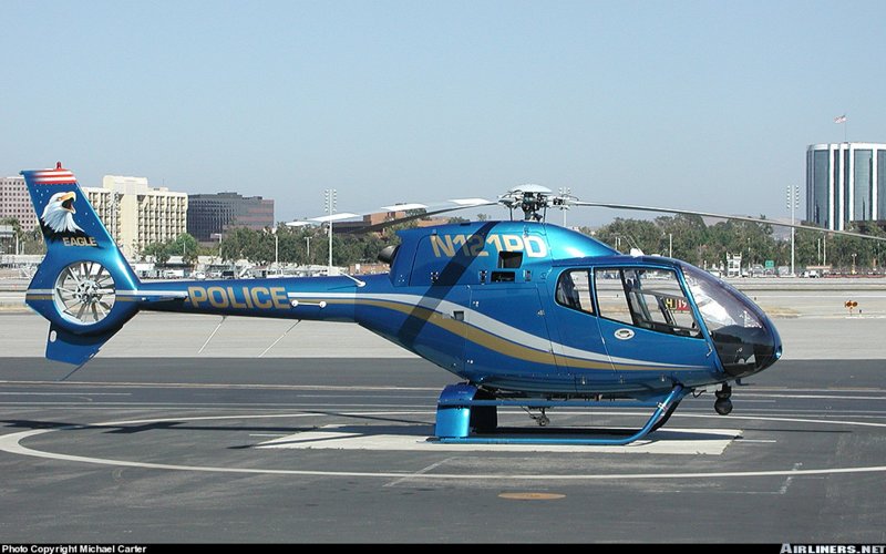 Грузовой полицейский самолет с машинками