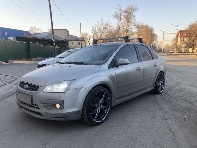 Ford Focus 2 седан на дисках