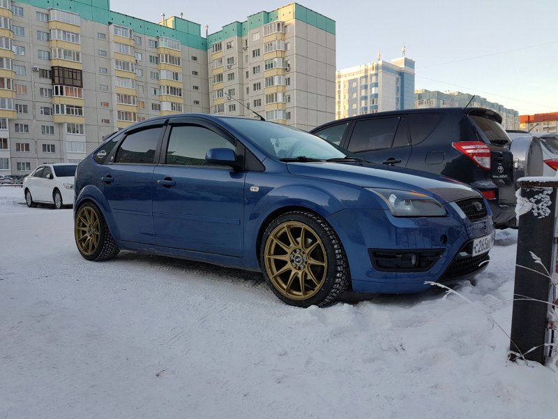 Ford Focus 2 серебристый r18