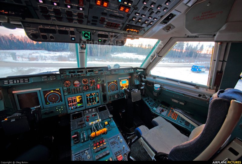 Ил-96-300 кабина пилотов