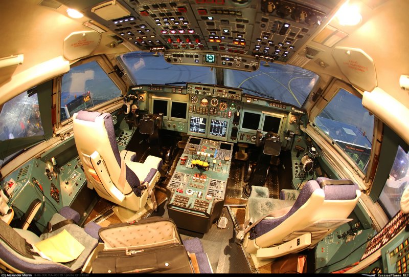 Ил-96-300 кабина пилотов