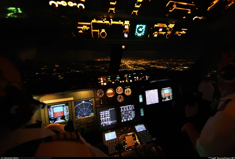 Ил-96-300 кабина пилотов