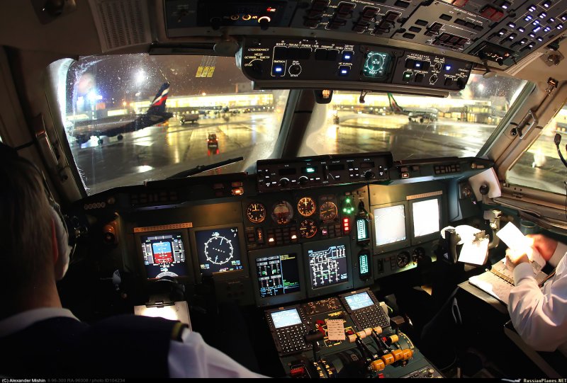 Ил-96-300пу кабина