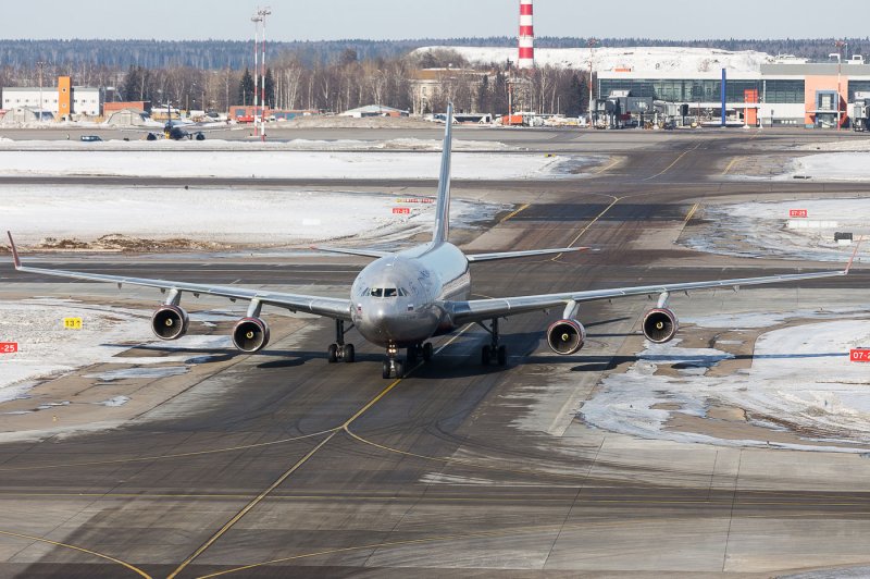 Кокпит ил114