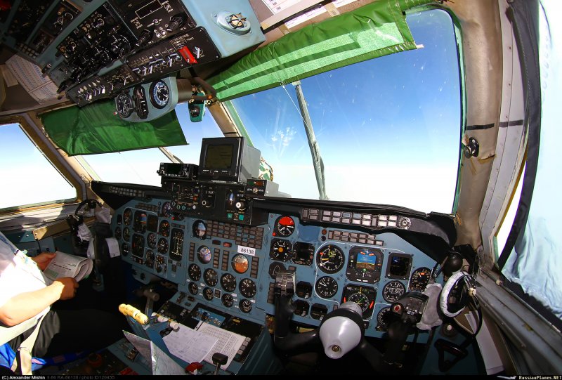 Бе-200 кабина пилотов