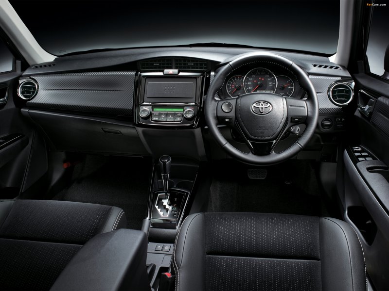 Toyota Corolla Fielder 2015 салон