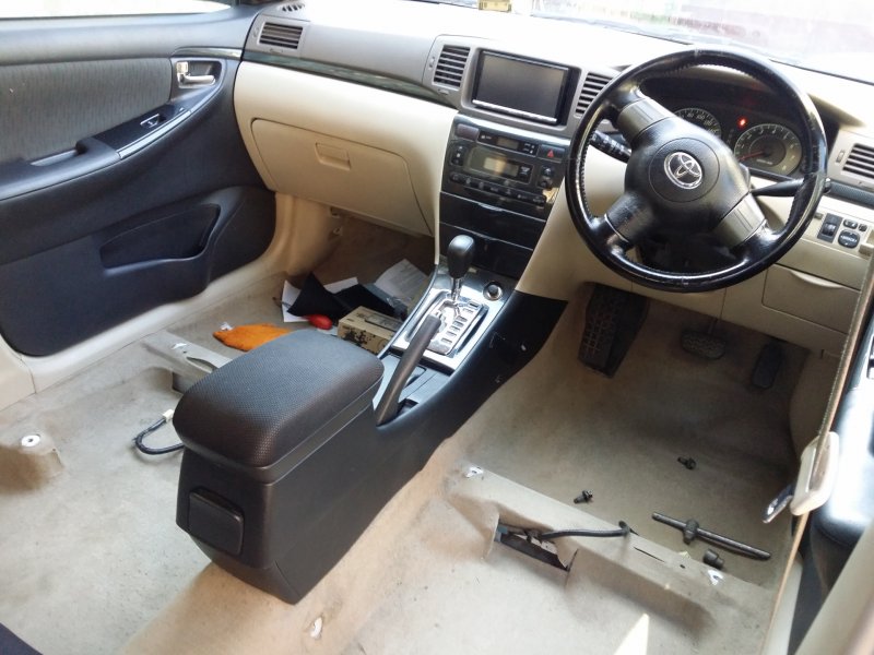 Toyota Corolla Fielder 2005 салон