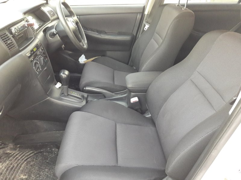 Toyota Corolla Fielder салон