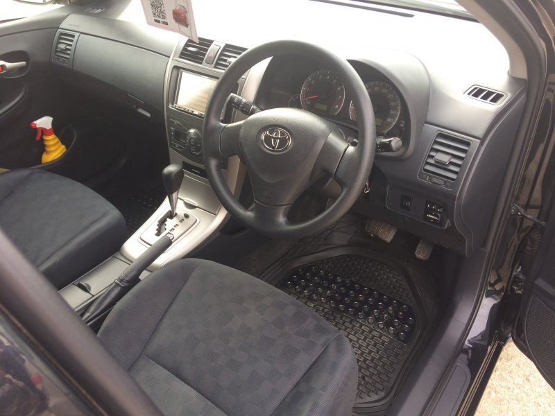 Toyota Corolla Fielder 2010 салон